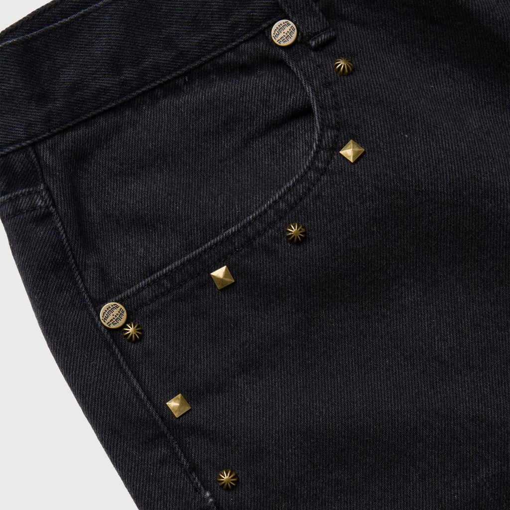 Damen-Shorts aus schwarzem Denim mit Nieten